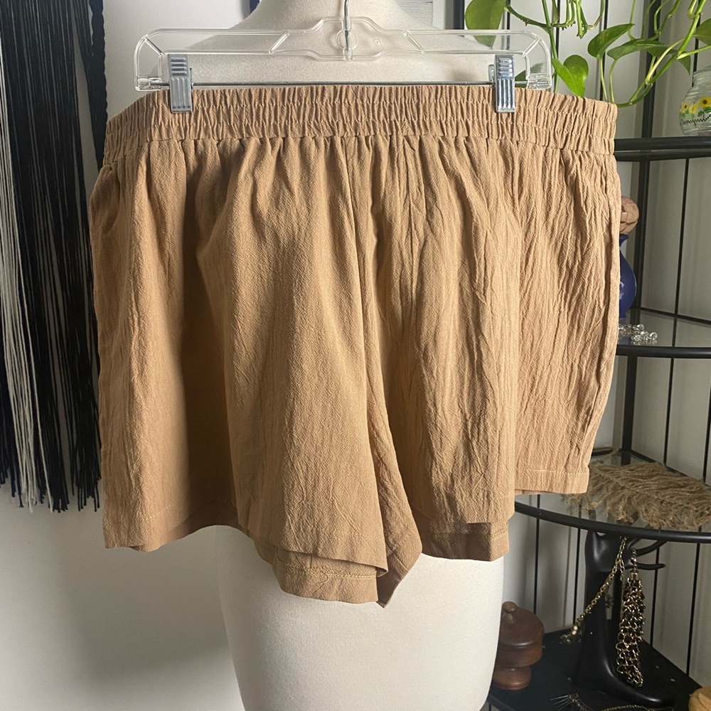 Shein Curve Plus Size tan crepe material shorts beach window shopping size 3 XL